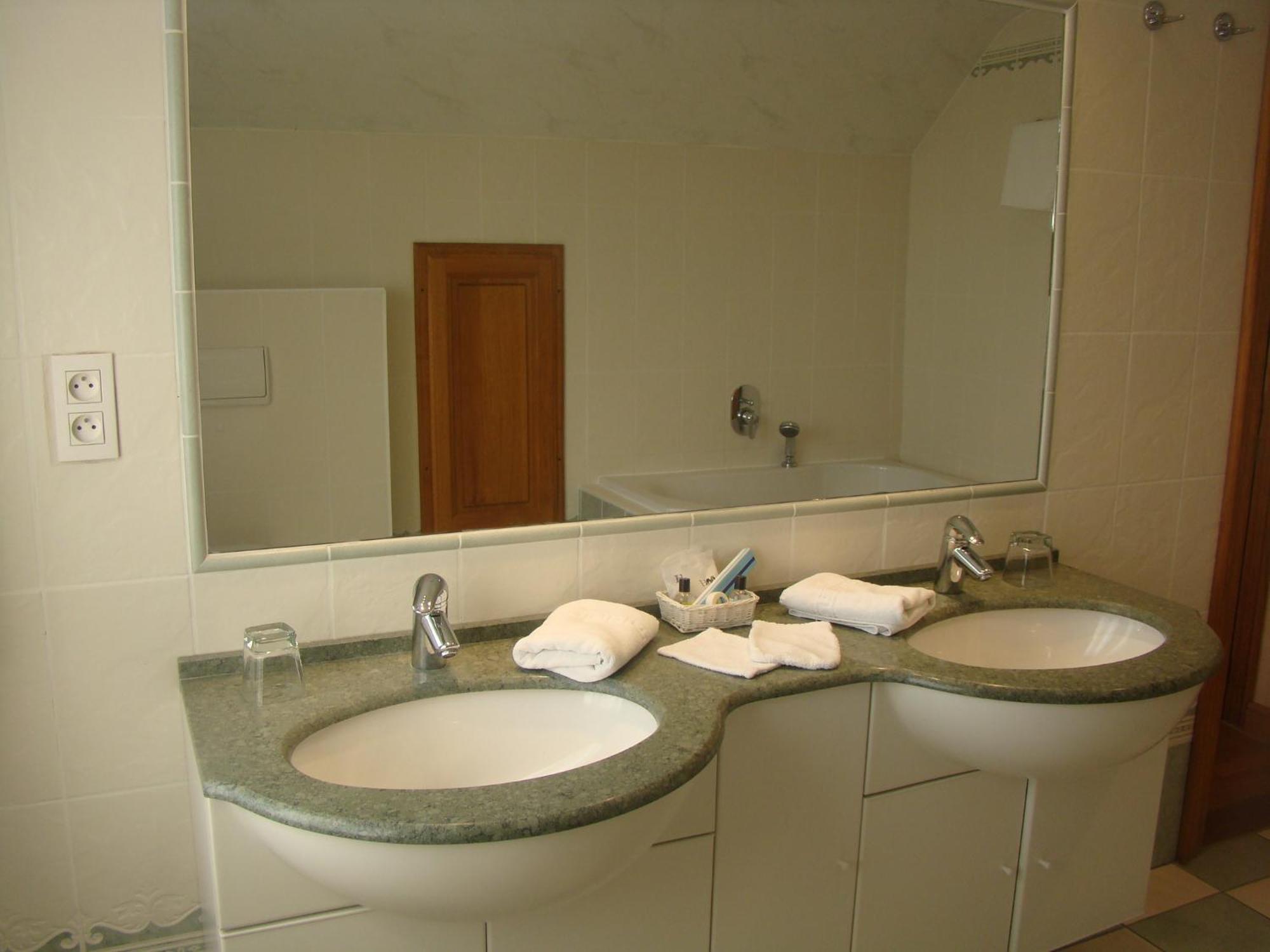 Hotel Restaurant N 4 Martelange Dış mekan fotoğraf