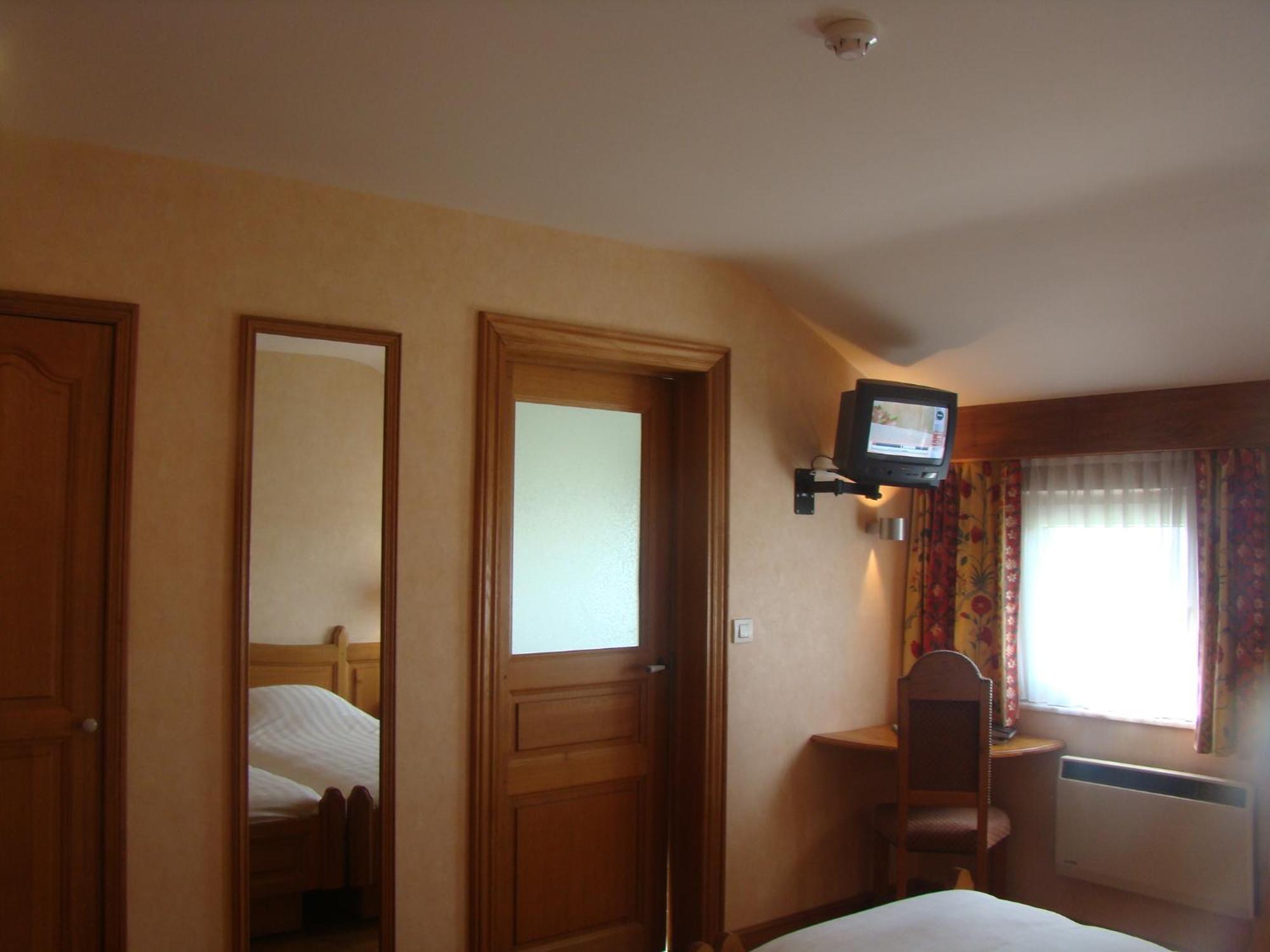 Hotel Restaurant N 4 Martelange Dış mekan fotoğraf