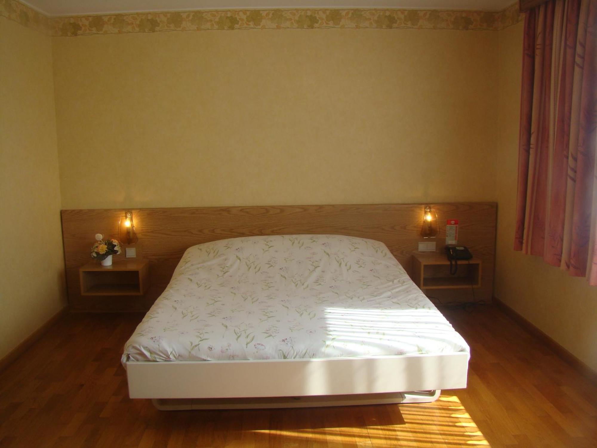 Hotel Restaurant N 4 Martelange Dış mekan fotoğraf