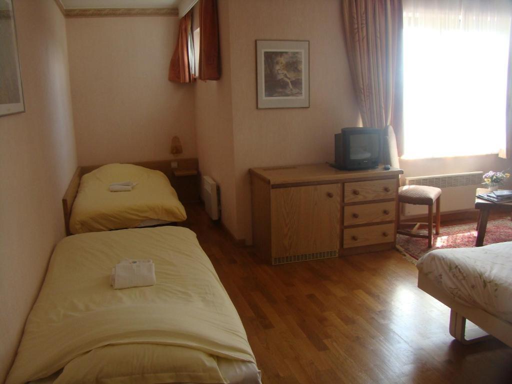 Hotel Restaurant N 4 Martelange Oda fotoğraf